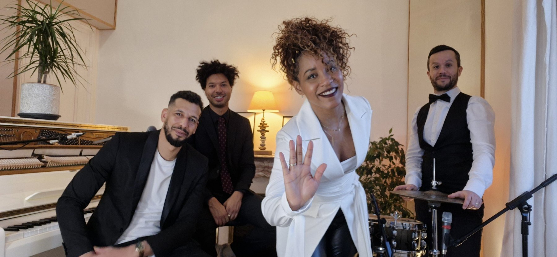 Nuné, Tchango et les musiciens du quartet réunis autour du piano